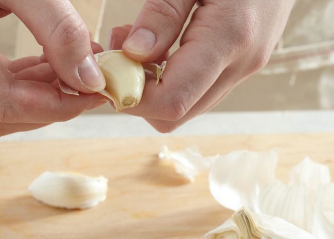 Master Easy Garlic Peeling: Quick Methods for Hassle-Free Cooking